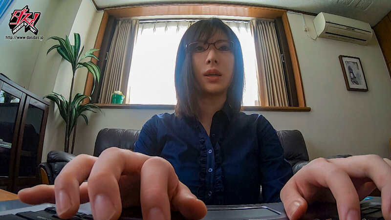 ヤりたい時、すぐにヤらせてくれる都合のいい地味巨乳の女部下。 辻井ほのかのサンプル画像3