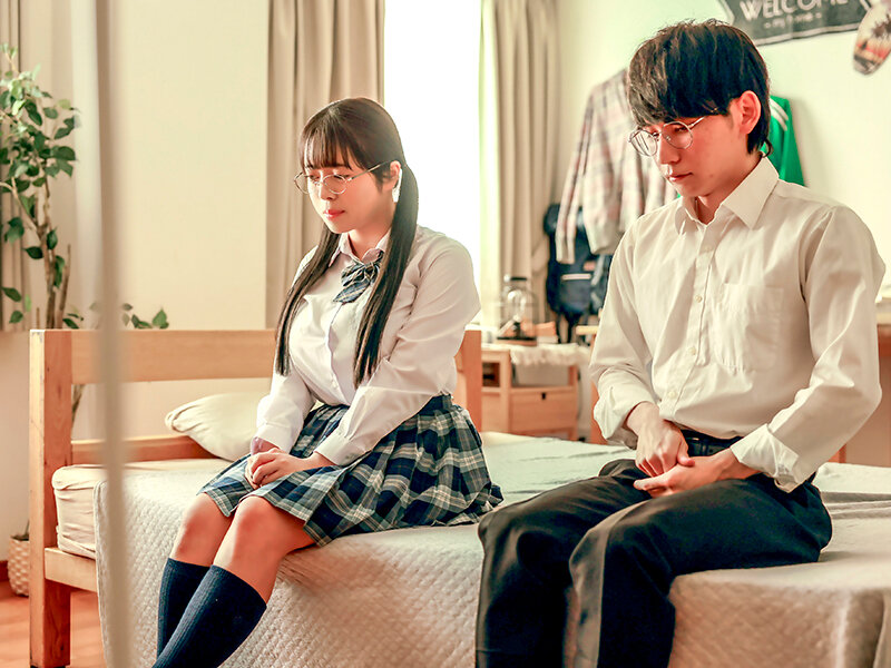 どうしても夏休み中に童貞を捨てたくて幼なじみと初体験したらSEXの気持ち良さにお互いどハマりしてしまい宿題放ったらかしで三日三晩ハメまくった 羽月乃蒼のサンプル画像1