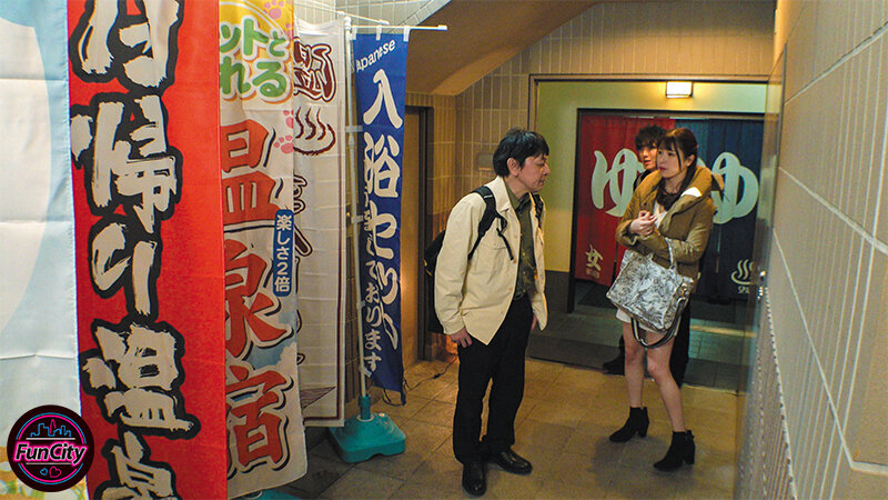 筆おろし温泉ソープ 親父が再婚して― Iカップ爆乳の義母さんができた。家族旅行で僕が童貞だとわかると淫乱な義母さんに狙われて…有岡みうのサンプル画像1