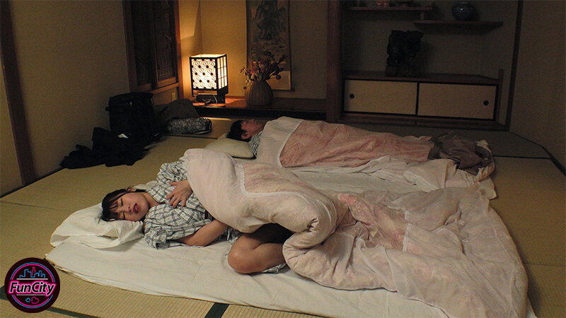 筆おろし温泉ソープ 親父が再婚して― Iカップ爆乳の義母さんができた。家族旅行で僕が童貞だとわかると淫乱な義母さんに狙われて…有岡みうのサンプル画像15