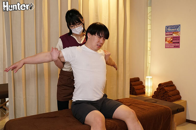 【60分2980円健全マッサージ店】 疲れが取れず出張整体も依頼すると、まさかまさかの痴女Jcupセラピストに様変わり。我慢できず空出張不倫マッサージ。 辻井ほのかのサンプル画像1