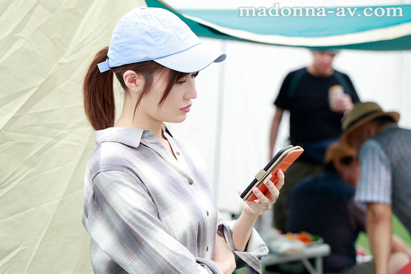 Gカップ美女、マドンナ移籍第一弾!! 町内キャンプNTR テントの中で何度も中出しされた妻の衝撃的浮気映像 藤森里穂のサンプル画像1