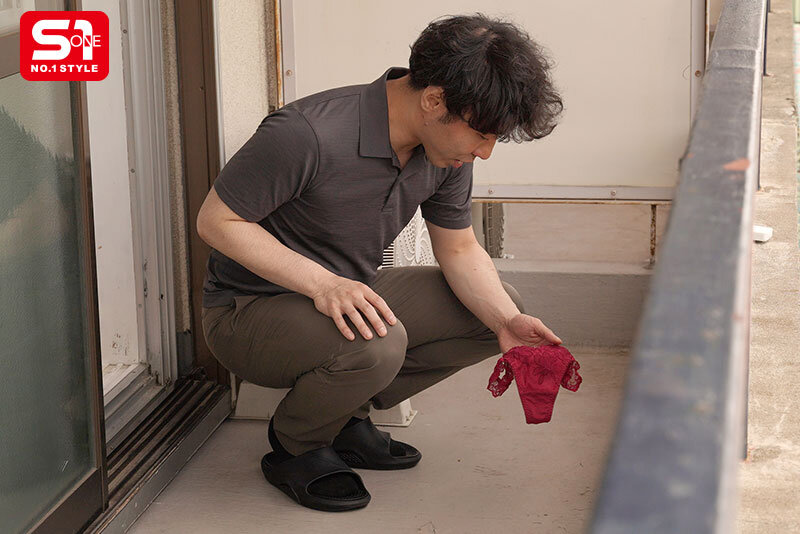 風で飛んできた下着を返しにいくたびに 谷間丸出しで微笑んでくる隣人のLカップお姉さん 鷲尾めいのサンプル画像1