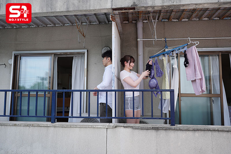 風で飛んできた下着を返しにいくたびに 谷間丸出しで微笑んでくる隣人のLカップお姉さん 鷲尾めいのサンプル画像2