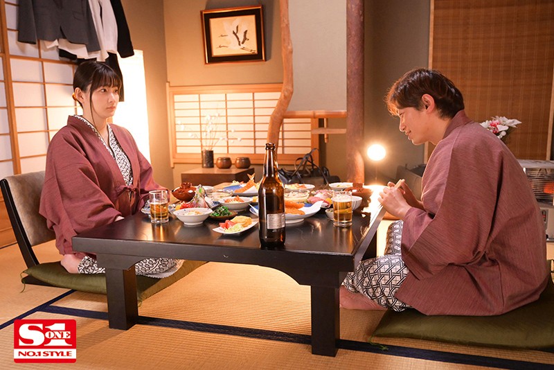 Jカップ美人上司がポツンと一軒宿で大嫌いなポンコツ部下と相部屋に… まさかの夜は立場逆転!絶倫チ●ポに一晩中「ひぃひぃ」イカされ続けるなんて… 鷲尾めいのサンプル画像2