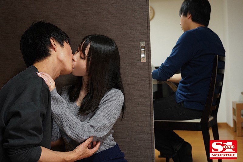 隣の団地妻がベランダにパンティを干す昼下がりは旦那不在のサインです。 夢乃あいかのサンプル画像8