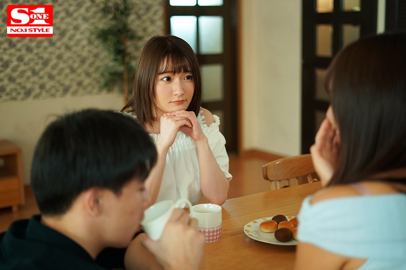 一ヶ月間の禁欲の果てに彼女の親友と僕が浮気SEXだけに没頭した彼女不在の2日間。 鷲尾めいのサンプル画像1